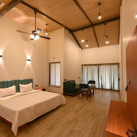 E&G Green Courts Resort At Koroli Hill Station ナーシク エクステリア 写真
