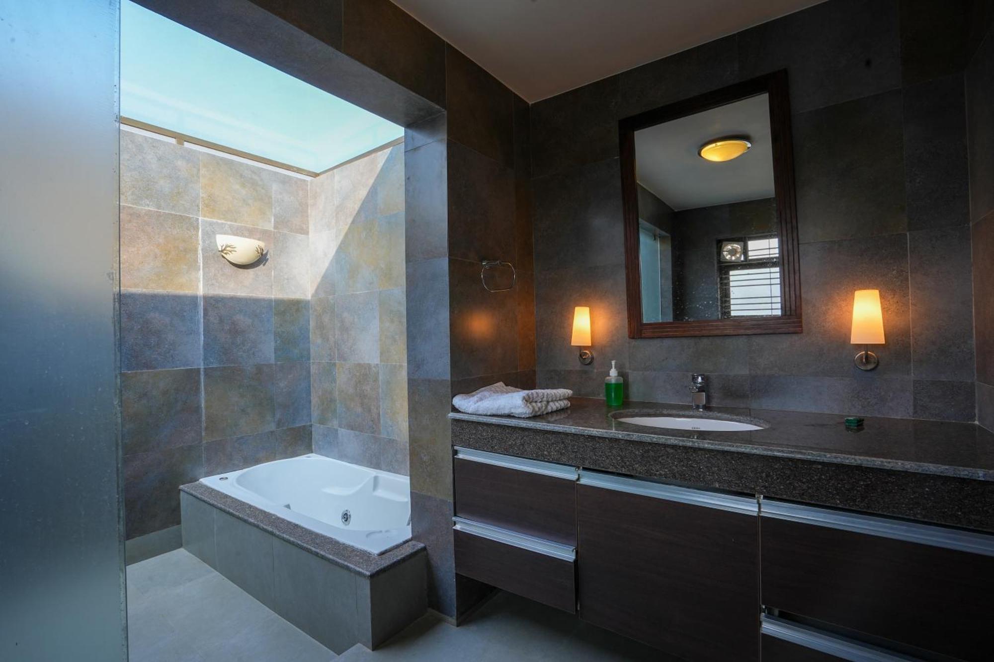 E&G Green Courts Resort At Koroli Hill Station ナーシク エクステリア 写真