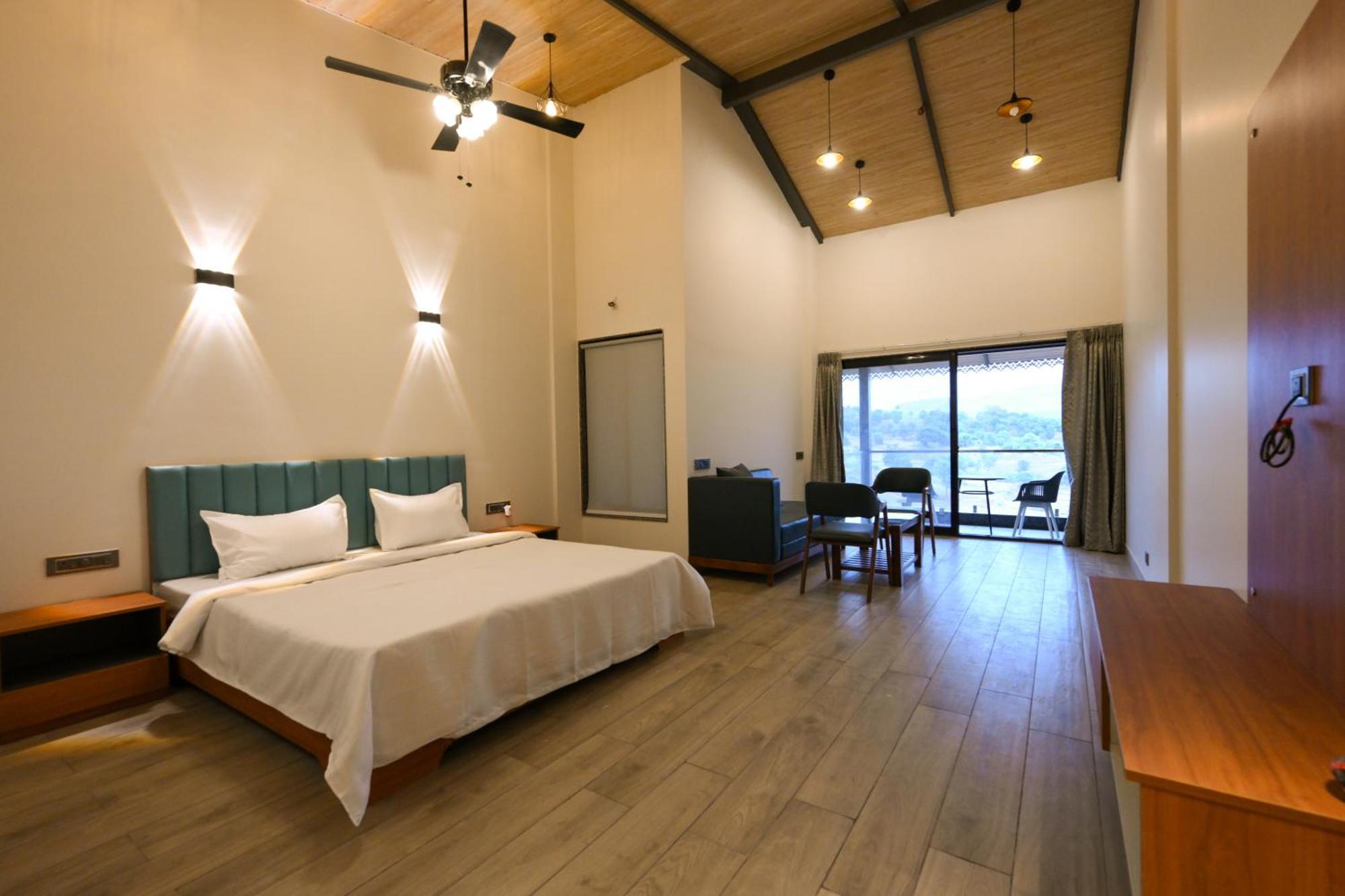 E&G Green Courts Resort At Koroli Hill Station ナーシク エクステリア 写真