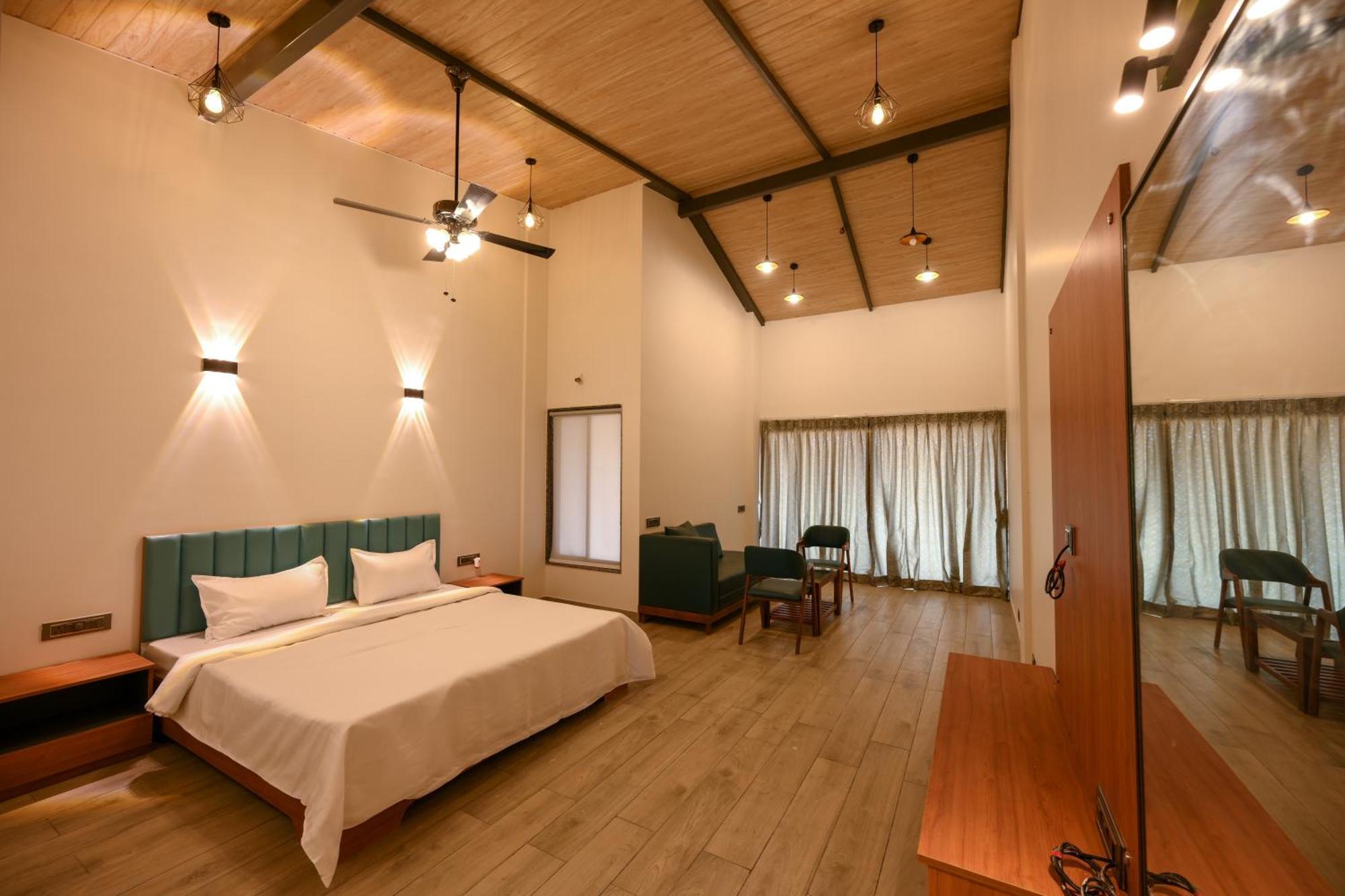 E&G Green Courts Resort At Koroli Hill Station ナーシク エクステリア 写真